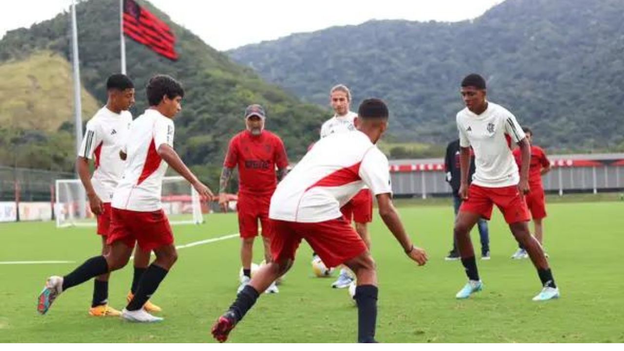 FILIPE LUÍS SE TORNA TÉCNICO DO SUB-17: QUAIS JOIAS DO FLAMENGO SERÃO TREINADAS PELO EX - LATERAL?